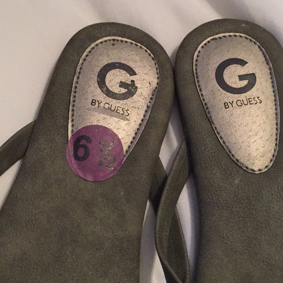 Guess olive green sandals. Size 6.5 - Picture 2 of 3